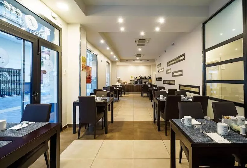 ホテル Exe Malaga Museos