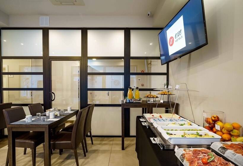 ホテル Exe Malaga Museos