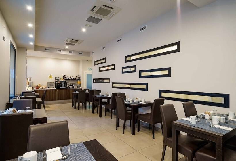 ホテル Exe Malaga Museos