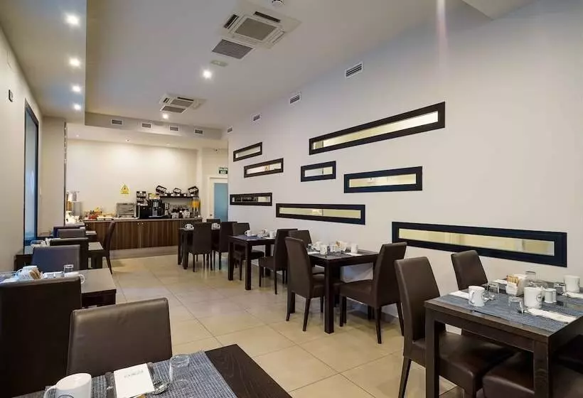 ホテル Exe Malaga Museos