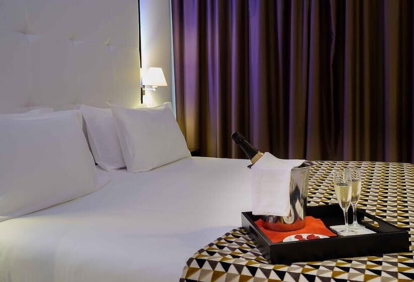 ホテル Exe Malaga Museos