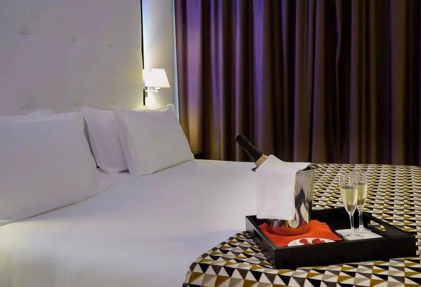 ホテル Exe Malaga Museos