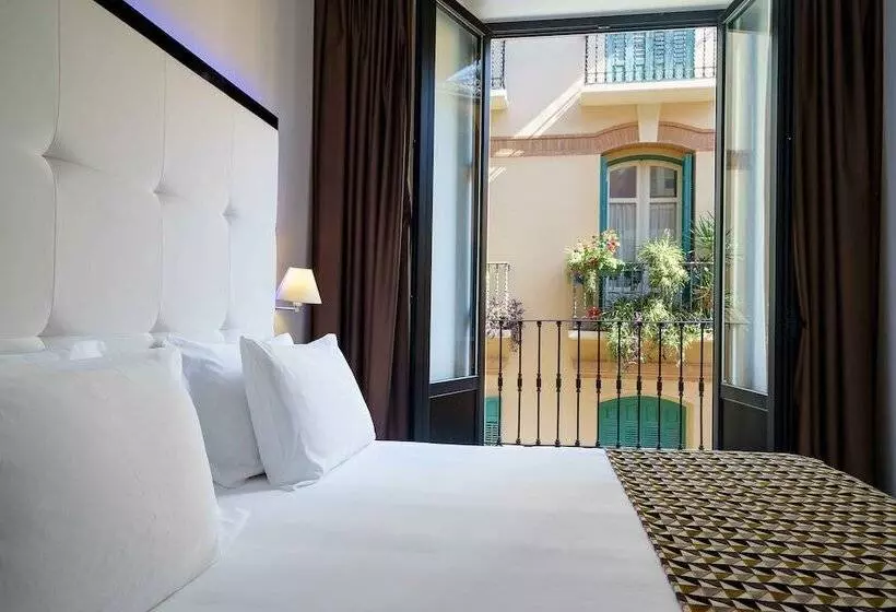 ホテル Exe Malaga Museos