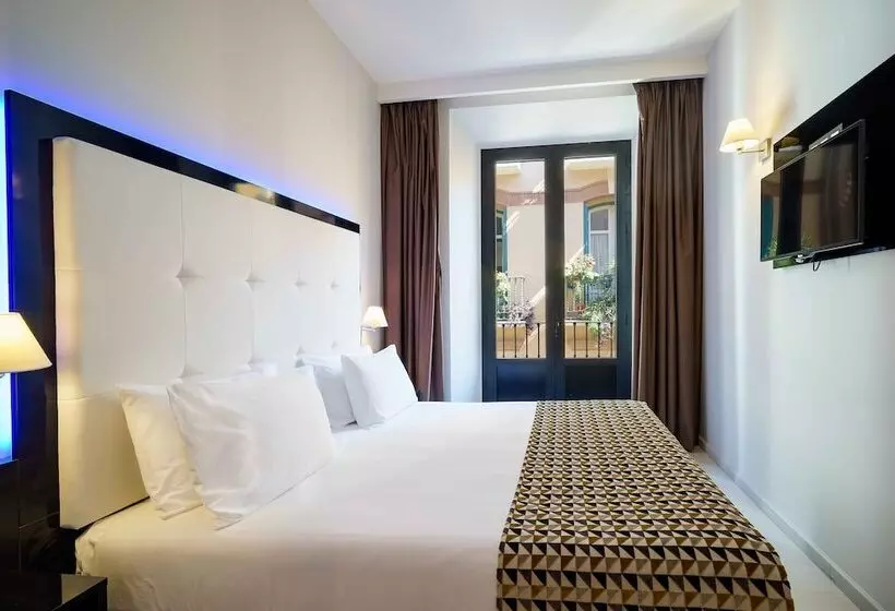 ホテル Exe Malaga Museos