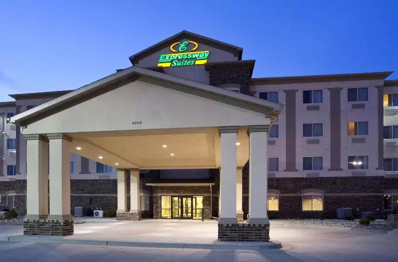 هتل Expressway Suites Fargo