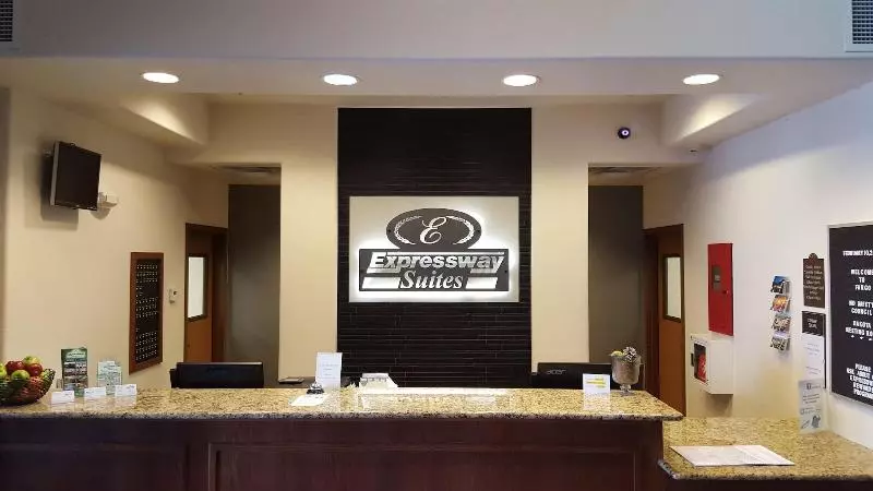 هتل Expressway Suites Fargo