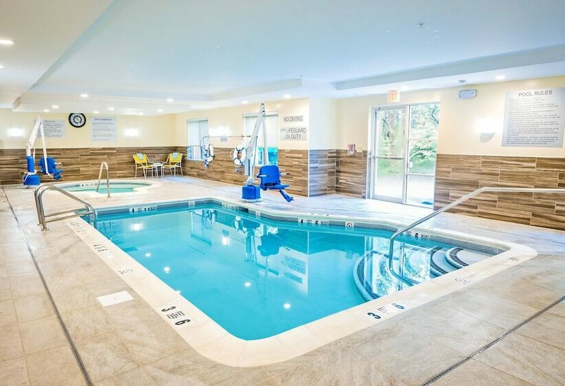 בית מלון כפרי Fairfield By Marriott Medford Long Island