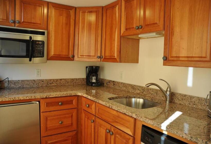 Hotel Newport Bay Club And