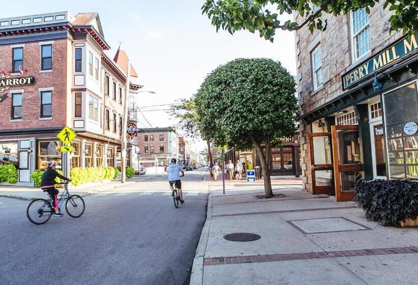 Hotel Newport Bay Club And