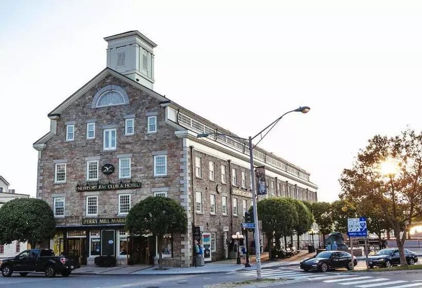 בית מלון כפרי Newport Bay Club And