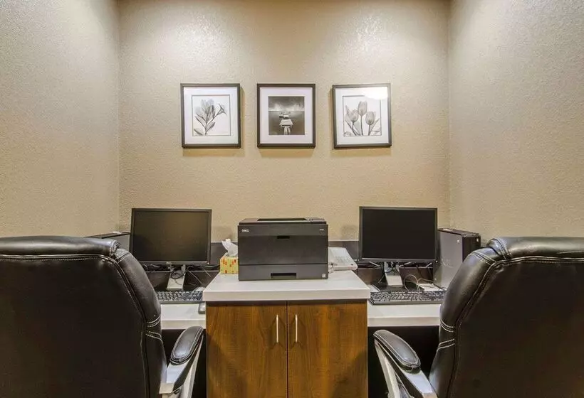 Отель Quality Inn & Suites