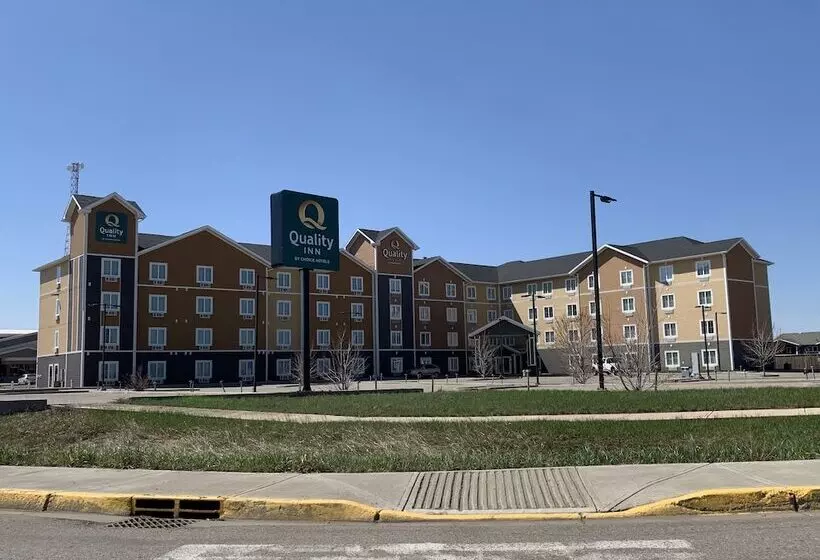 Отель Quality Inn & Suites