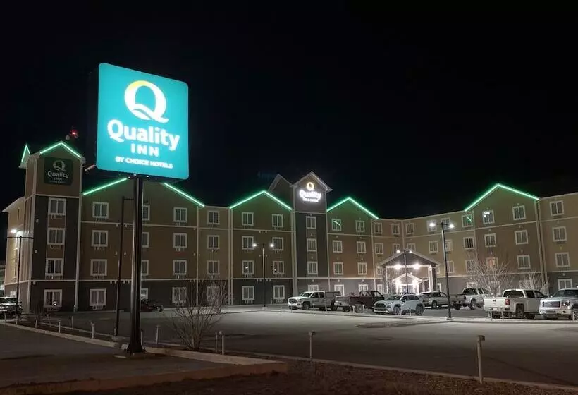 Отель Quality Inn & Suites
