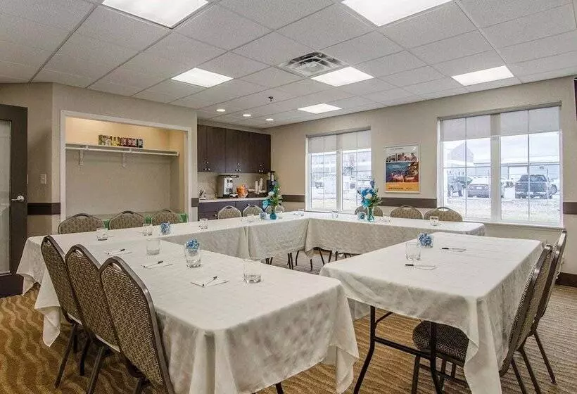 Отель Quality Inn & Suites