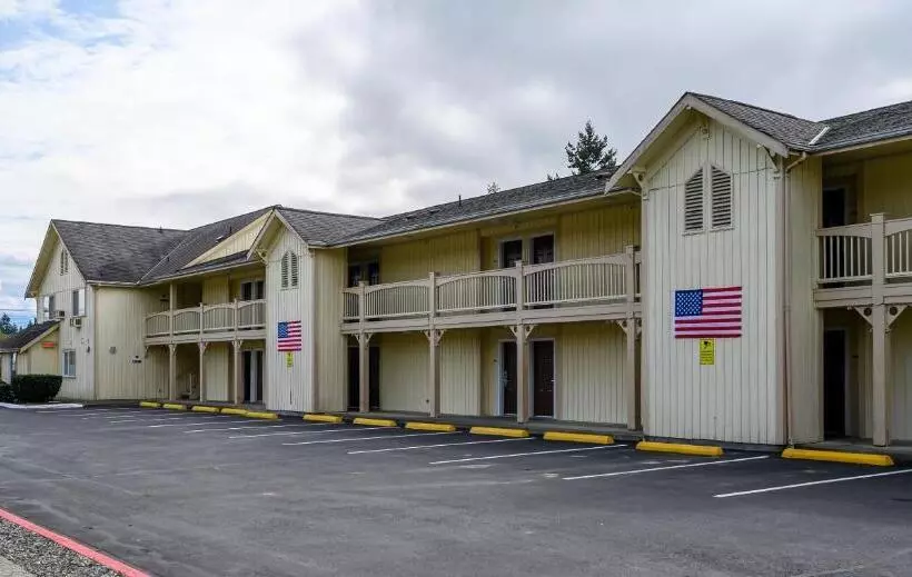 בית מלון כפרי Three Rivers Inn Sedro Woolley