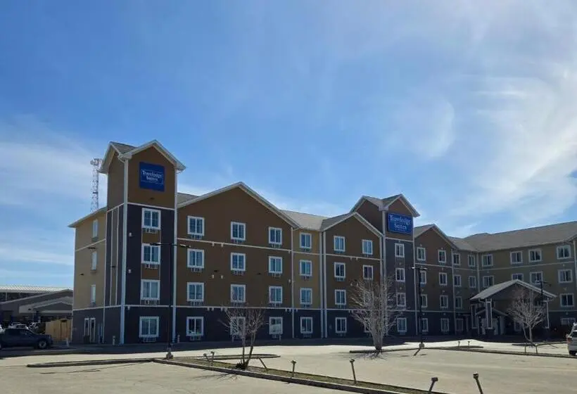 ホテル Travelodge Suites by Wyndham Estevan