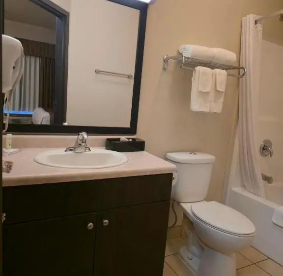 ホテル Travelodge Suites by Wyndham Estevan