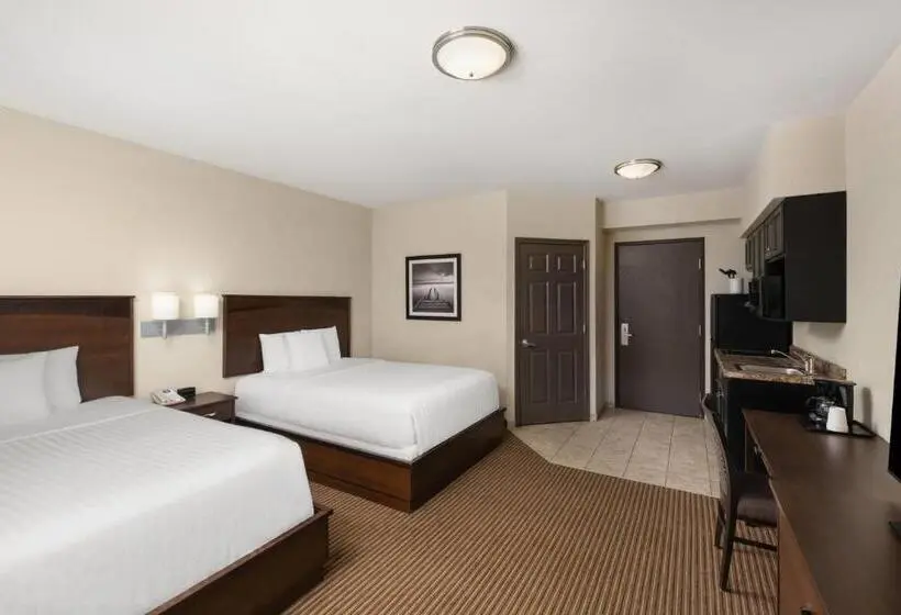ホテル Travelodge Suites by Wyndham Estevan