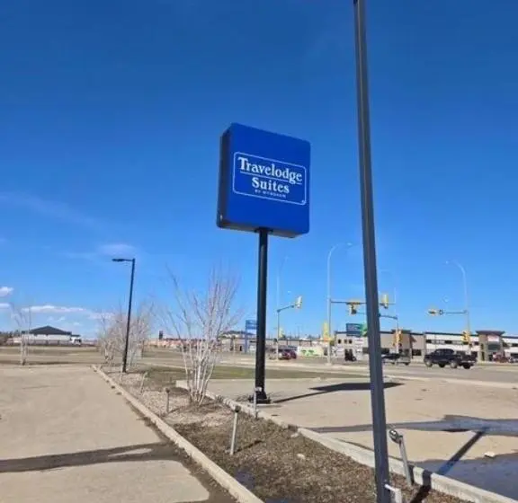ホテル Travelodge Suites by Wyndham Estevan