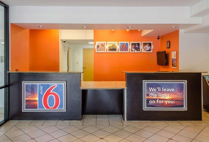 فندق على الطريق Quality Inn & Suites