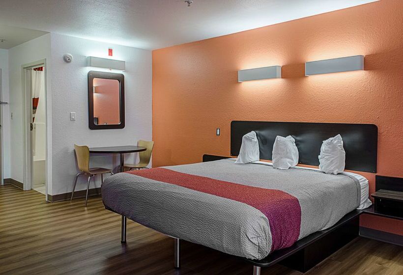 فندق على الطريق Quality Inn & Suites