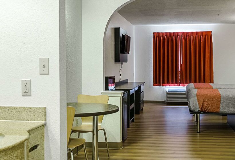 فندق على الطريق Quality Inn & Suites