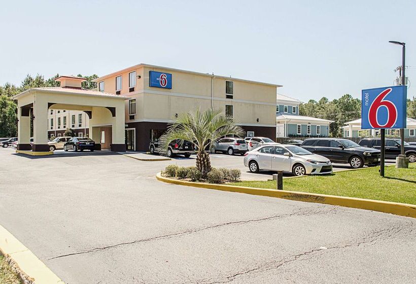 فندق على الطريق Quality Inn & Suites