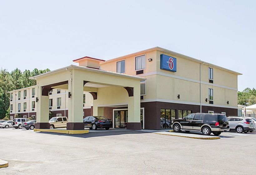 فندق على الطريق Quality Inn & Suites