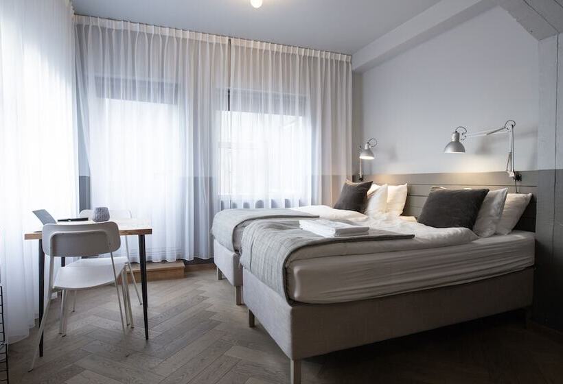 The Swan House By Heimaleiga