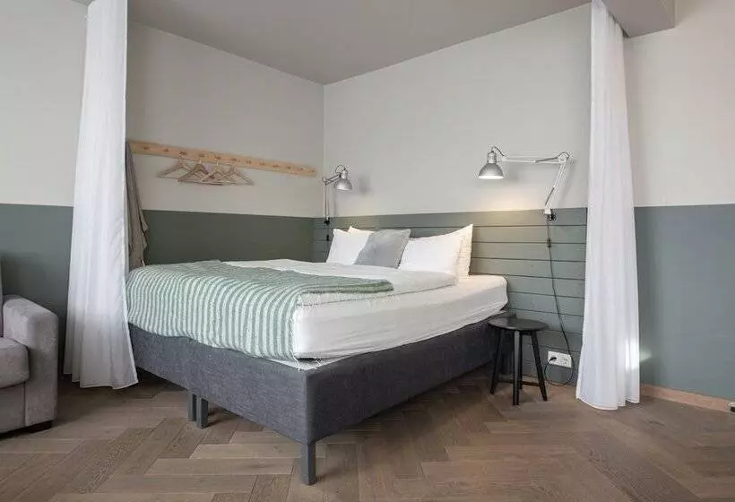 The Swan House By Heimaleiga