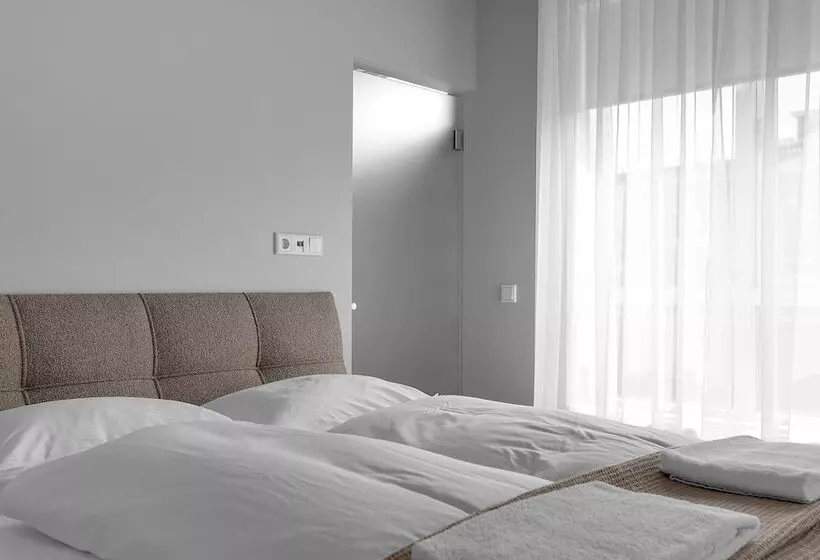 The Swan House By Heimaleiga