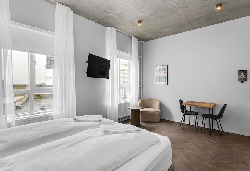 The Swan House By Heimaleiga