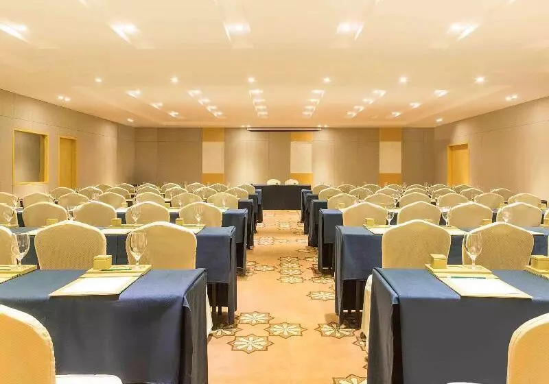 Grand Mercure Hotel Hualing