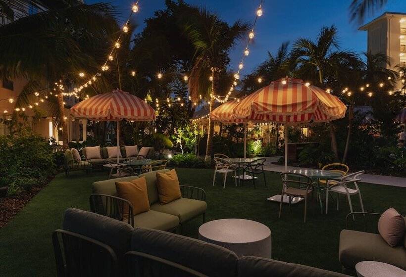 هتل Hampton By Hilton Grand Cayman Seven Mile Beach