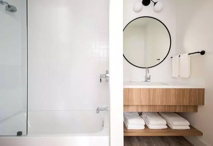 Hotel Hampton By Hilton Grand Cayman Seven Mile Beach