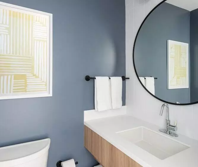 Hotel Hampton By Hilton Grand Cayman Seven Mile Beach