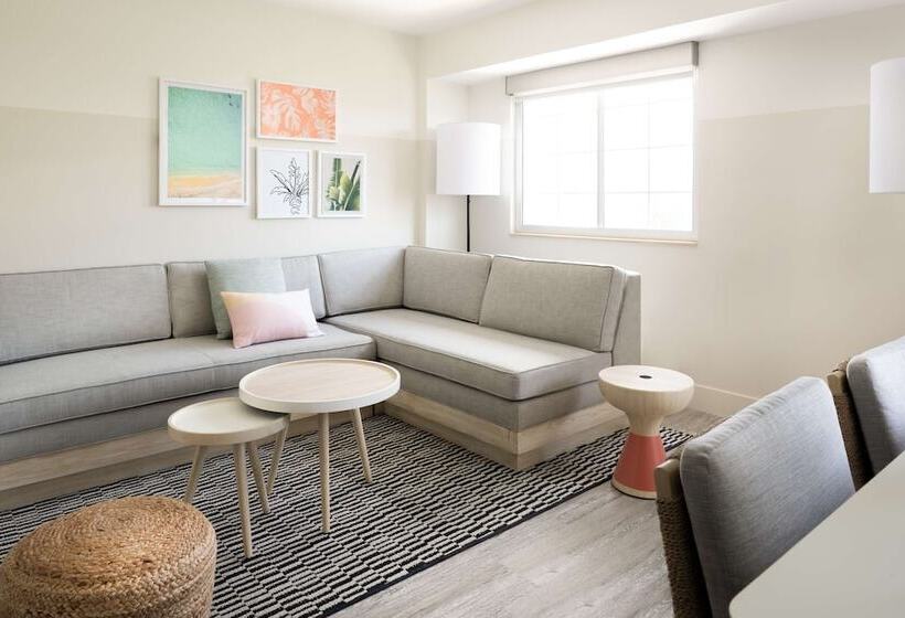 هتل Hampton By Hilton Grand Cayman Seven Mile Beach