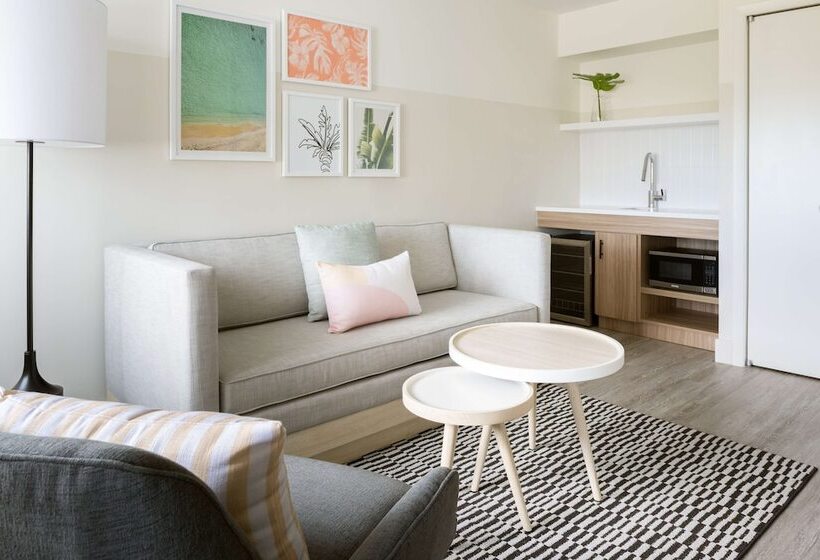 هتل Hampton By Hilton Grand Cayman Seven Mile Beach