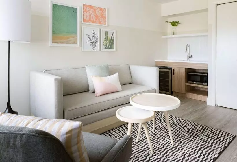 Hotel Hampton By Hilton Grand Cayman Seven Mile Beach