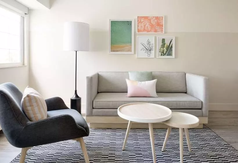 Hotel Hampton By Hilton Grand Cayman Seven Mile Beach