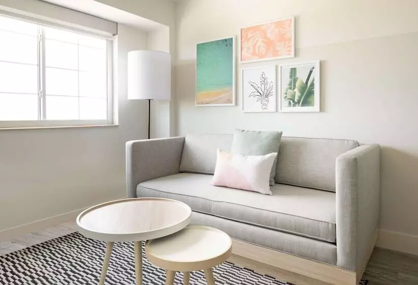 Hotel Hampton By Hilton Grand Cayman Seven Mile Beach