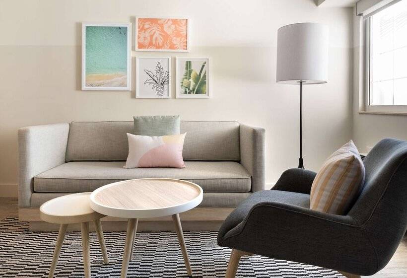 هتل Hampton By Hilton Grand Cayman Seven Mile Beach