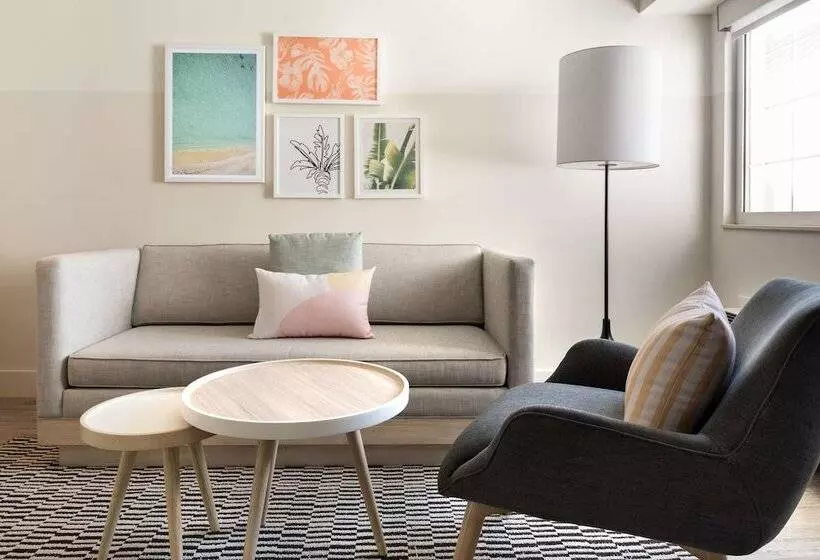 Hotel Hampton By Hilton Grand Cayman Seven Mile Beach