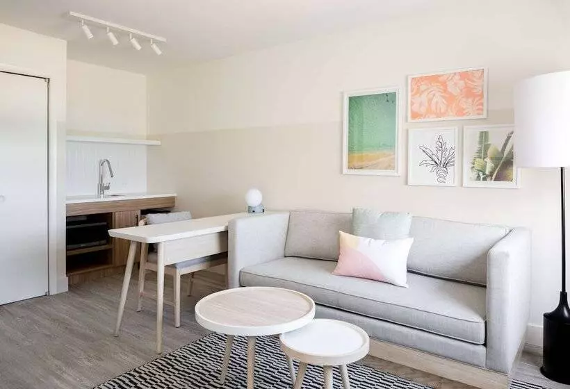 Hotel Hampton By Hilton Grand Cayman Seven Mile Beach