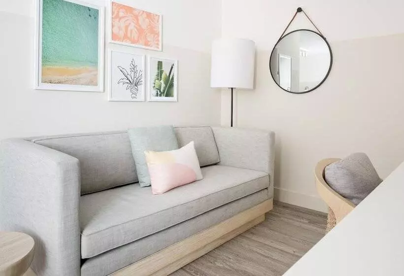 Hotel Hampton By Hilton Grand Cayman Seven Mile Beach