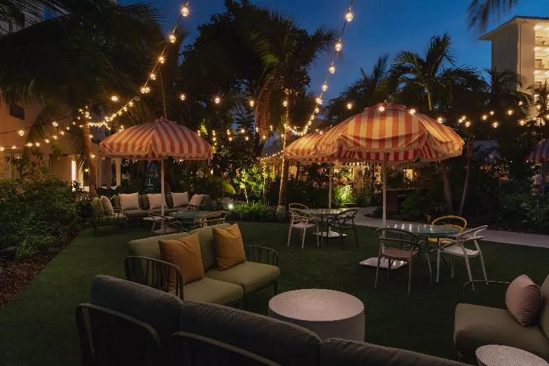 Hotel Hampton By Hilton Grand Cayman Seven Mile Beach