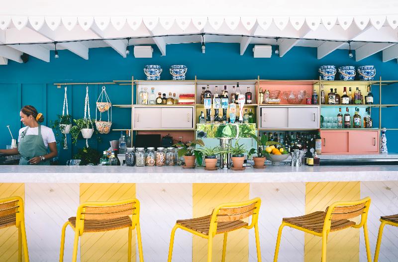 هتل Hampton By Hilton Grand Cayman Seven Mile Beach