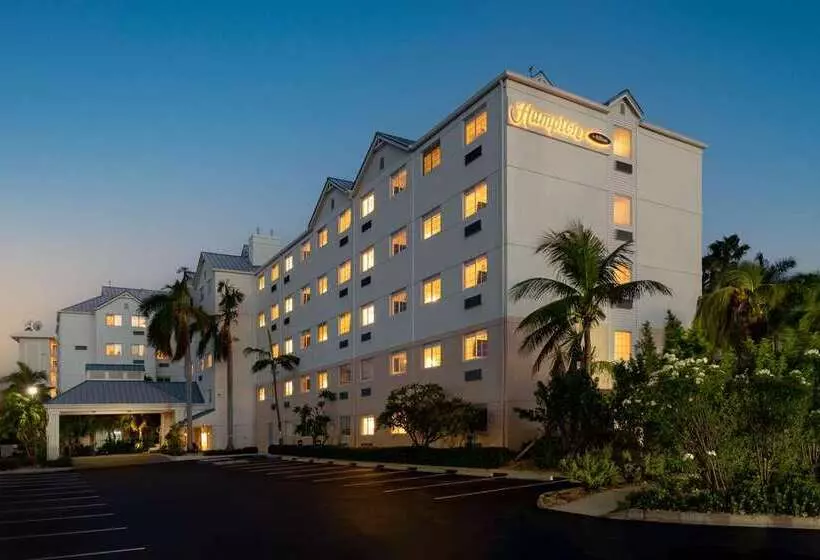 Hotel Hampton By Hilton Grand Cayman Seven Mile Beach