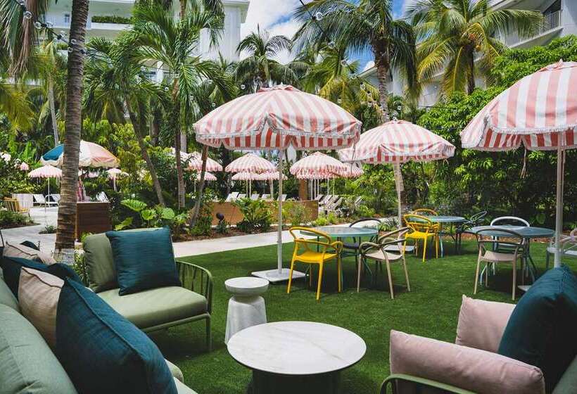 هتل Hampton By Hilton Grand Cayman Seven Mile Beach