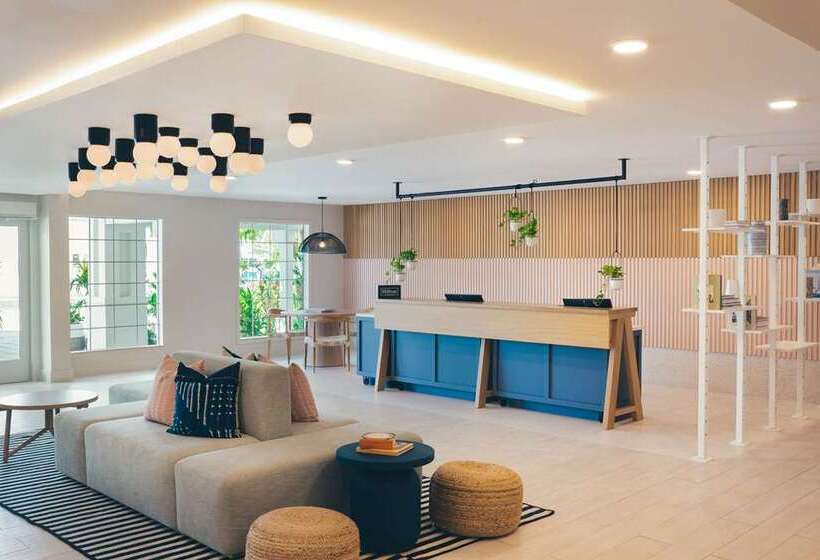 هتل Hampton By Hilton Grand Cayman Seven Mile Beach